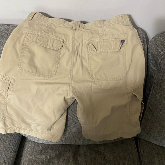 The North Face Cargo Shorts - Picture 3 of 3